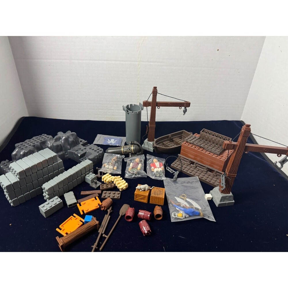Mega Blocks Pirates of the Caribean (missing some pieces)